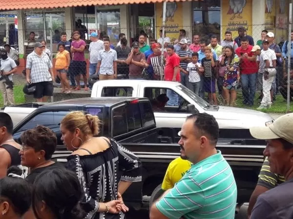 VIDEO: Acribillan a dos personas en la entrada de la colonia Suyapa de La Ceiba