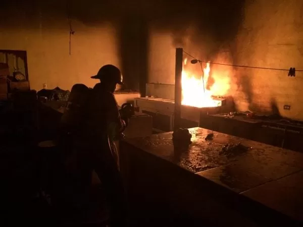 Bomberos controlan incendio en San Lorenzo, Valle