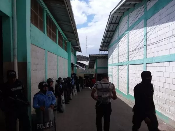 Drogas y armas decomisan en Centro Penitenciario de Juticalpa 