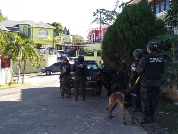 Ejecutan allanamientos en La Ceiba, Atlántida