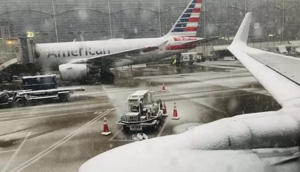 Más de 4.000 vuelos retrasados y 3.000 cancelados por una tormenta en Estados Unidos