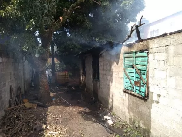 ÚLTIMA HORA: Se reporta incendio en una vivienda de la colonia Sierra Pina de La Ceiba