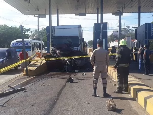 VIDEO: Tres fallecidos tras accidente en el peaje de Yojoa