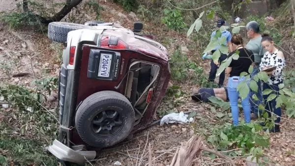 Copán: Hombre muere al caer en hondonada a bordo de su vehículo