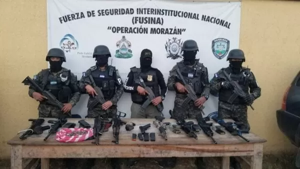 Fusina presenta armas y vehículos que habían sido decomisados en Copán