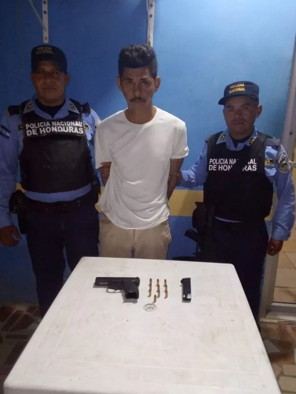 Dos supuestos integrantes de la pandilla 18 son capturados en el sector Planeta de La Lima, Cortés