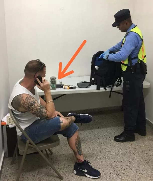 Estadounidense es capturado con supuesta droga en aeropuerto de Roatán 