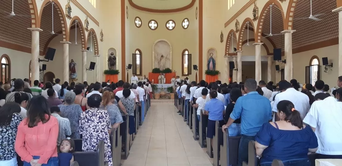 Sin energía eléctrica se desarrolla misa en la iglesia San Isidro de La Ceiba