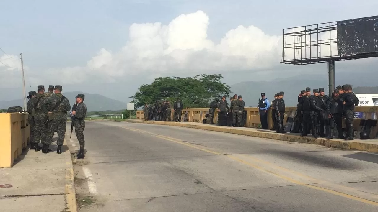 Aeropuerto Ramón Villeda Morales amanece militarizado por anuncio de protestas 