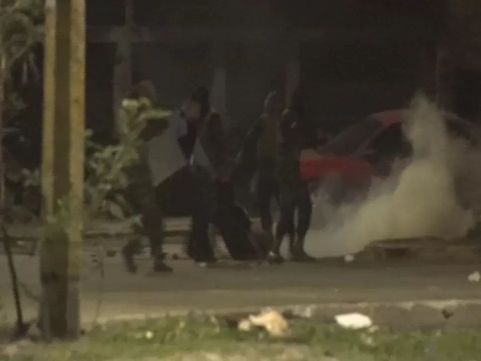 Resumen de protestas y desalojos durante la noche en San Pedro Sula