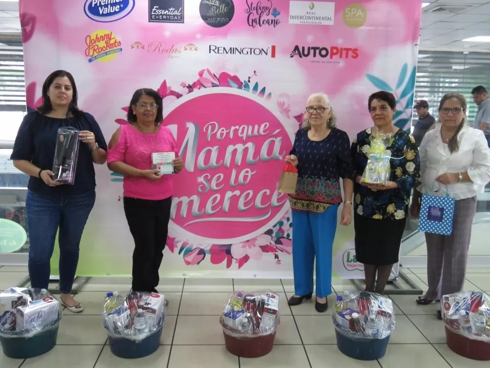 Supermercados La Colonia premió a 20 felices madres con su fabulosa promoción “Porque mamá se lo merece” 
