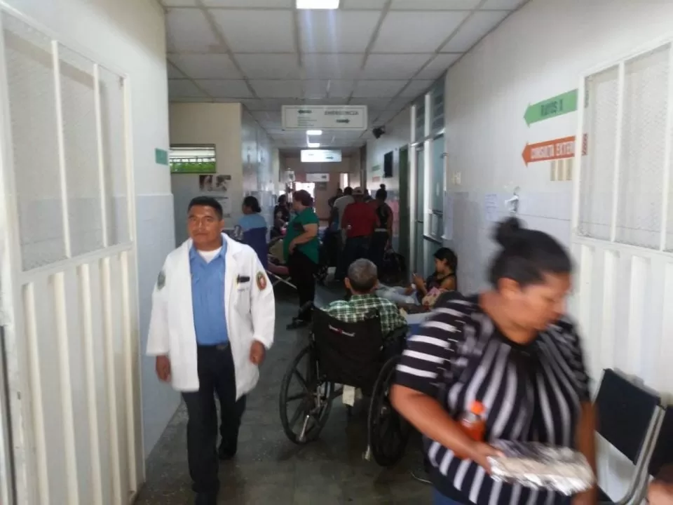 Abarrotado el hospital doctor Roberto Suazo Cordova por mas de 72 casos de dengue