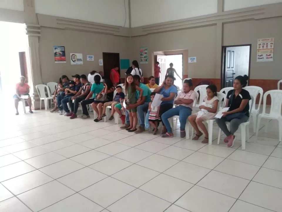 Al menos 60 personas son atendidas a diario en la sala de estabilización de dengue en el Centro Comunal de Choloma