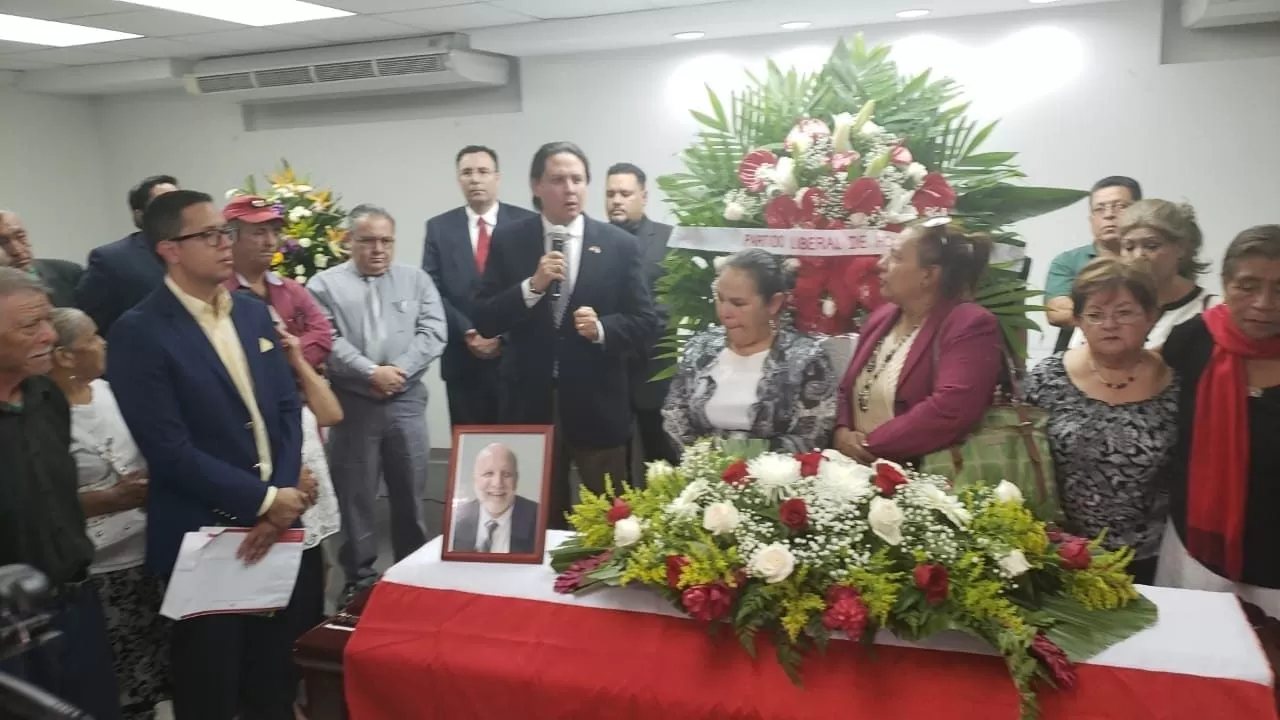 C.C.E.P.L realizan reconocimiento a ex-alcalde Roberto Acosta (Video)