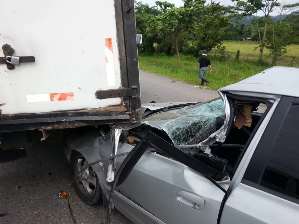 Conductor de vehículo resulta con lesiones tras accidente de tránsito