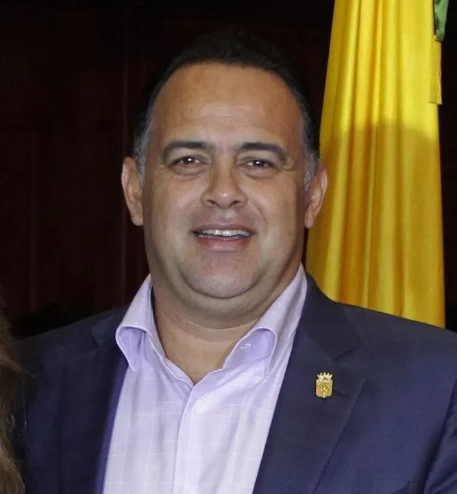 De emergencia ingresan a clínica privada a Armando Calidonio, alcalde de San Pedro Sula 