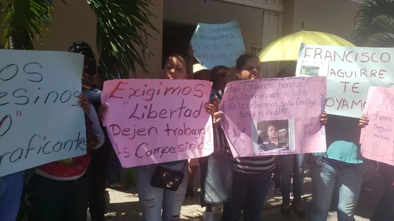 Pobladores protestan frente a los Juzgados y exigen liberación del secretario de Empresa Campesina  (Video)