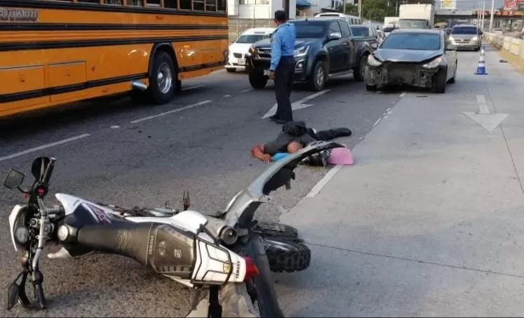 San Pedro Sula: Motociclista es embestido por un estudiante de medicina en accidente de tránsito 