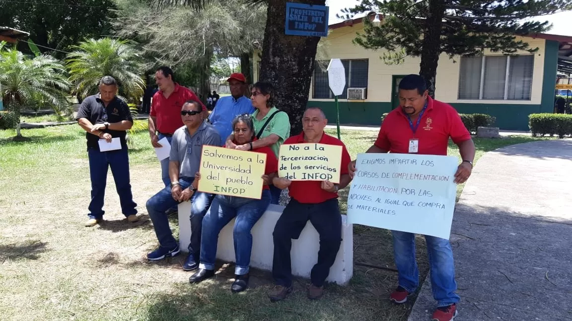 Sindicato del INFOP realizaron plantón en La Ceiba (Video)