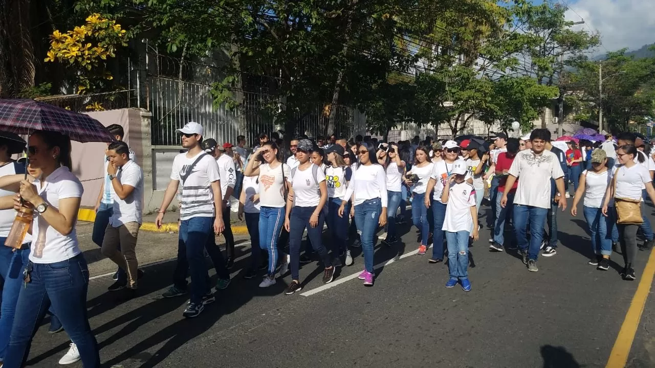 Universitarios realizan marcha por La Paz en San Pedro Sula 