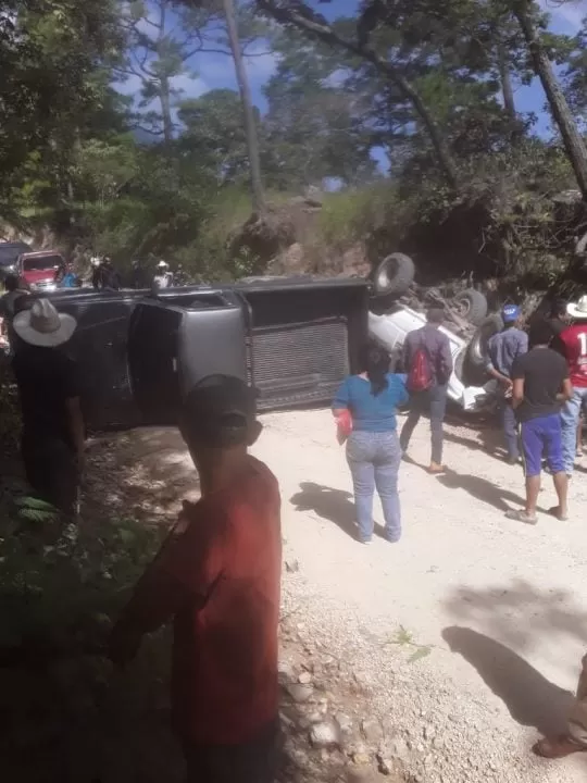 Accidente vehicular deja tres personas heridas en el sector de El Trigo, La Unión, Copán (Video)