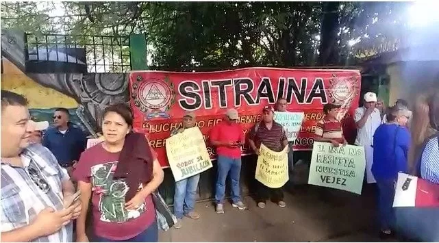 Empleados del INA protestan exigiendo jubilación digna (Video)