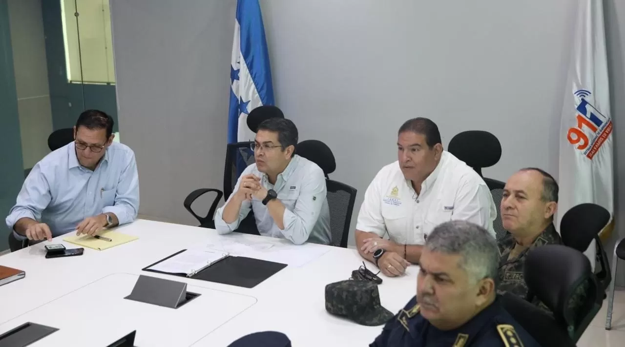 Presidente Hernández brinda conferencia: Al menos 421 privados de libertad son trasladados a diferentes cárceles de Honduras (Video)