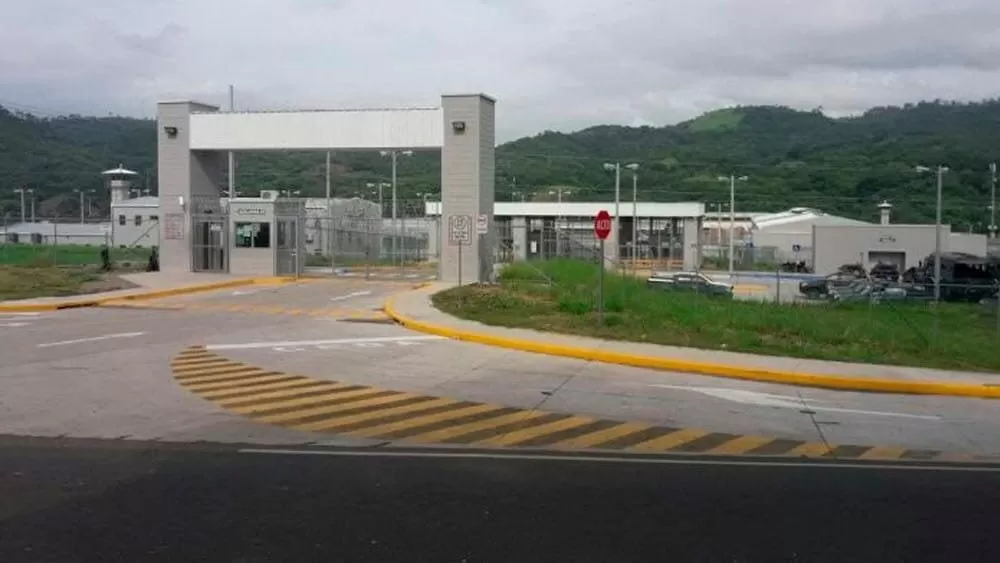 En Ilama, Santa Bárbara: Capturaron a seis agentes penitenciarios que pretendía introducir Lps.245,000 a “El Pozo I”