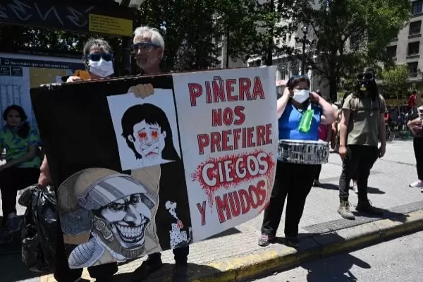 La policía chilena suspende el uso de perdigones para reprimir las protestas, tras herir a 272 personas en los ojos