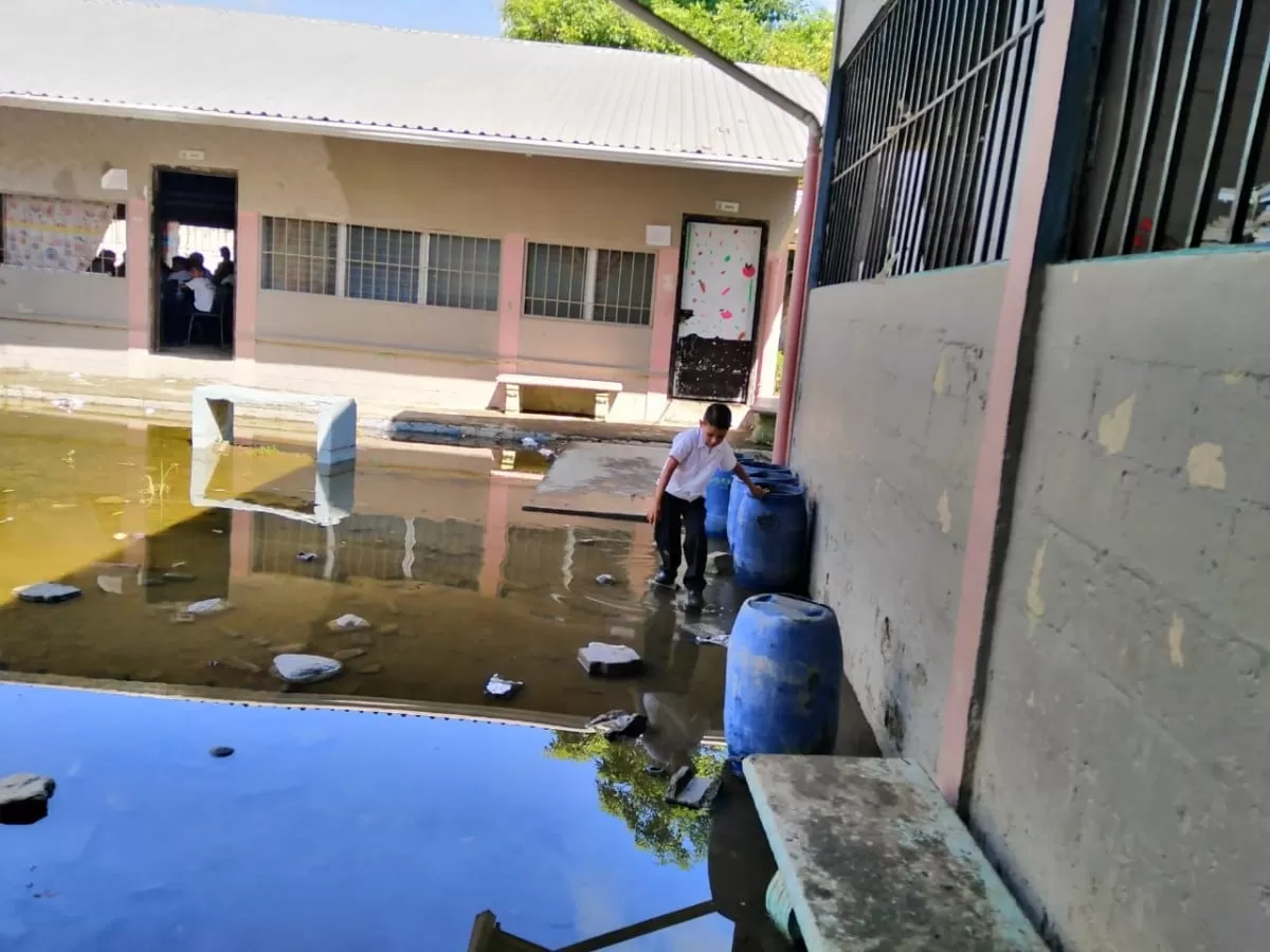 Denuncia: Inundada el CEB Éxitos de Anach en Choloma, Cortés