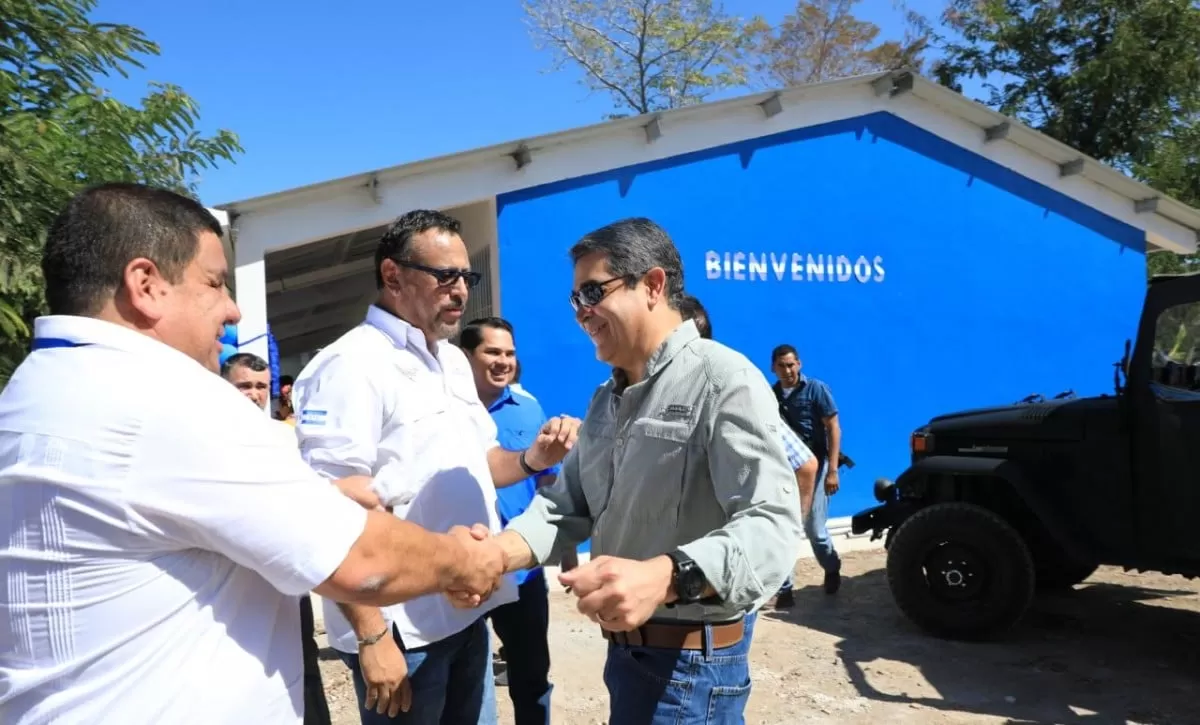 Presidente Hernández inaugura modernización de Escuela Juan Lindo de La Virtud, Lempira