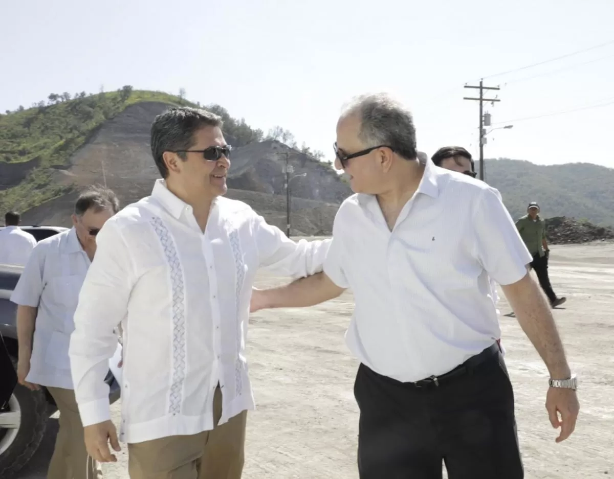 Presidente y Grupo Kattan colocan primera piedra de la más grande fábrica de manufactura