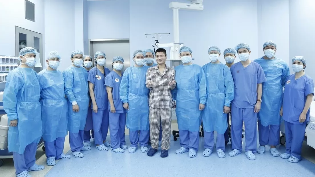 Realizan en Vietnam el primer trasplante de un brazo entre dos pacientes vivos