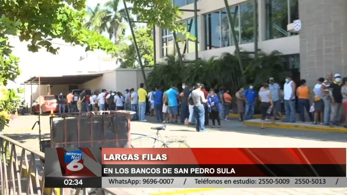 Largas filas en los bancos de San Pedro Sula