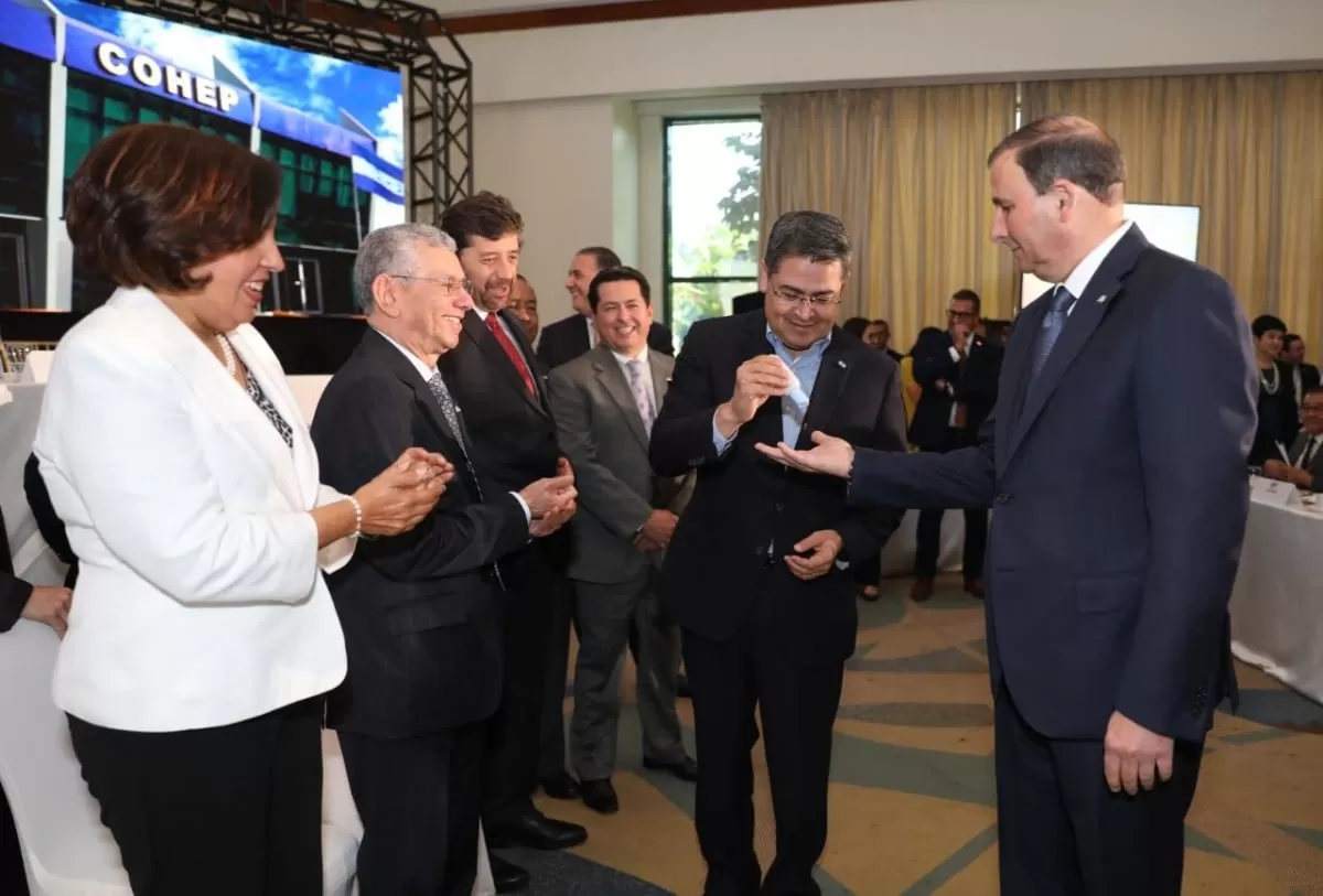 Presidente Hernández exhorta a empresa privada a trabajar en conjunto