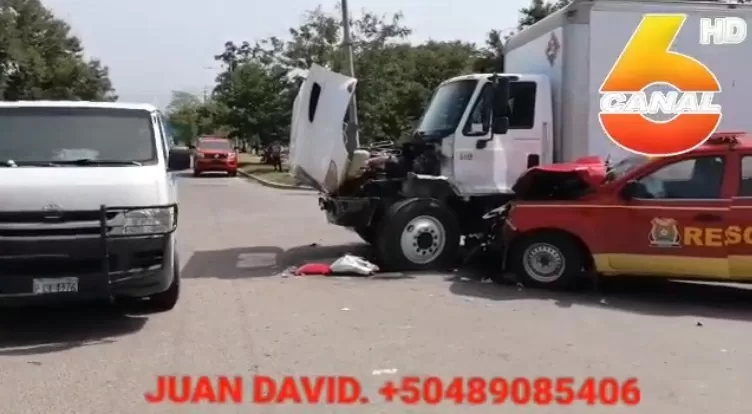 Accidente de tránsito en Villanueva, Cortés deja severos daños materiales