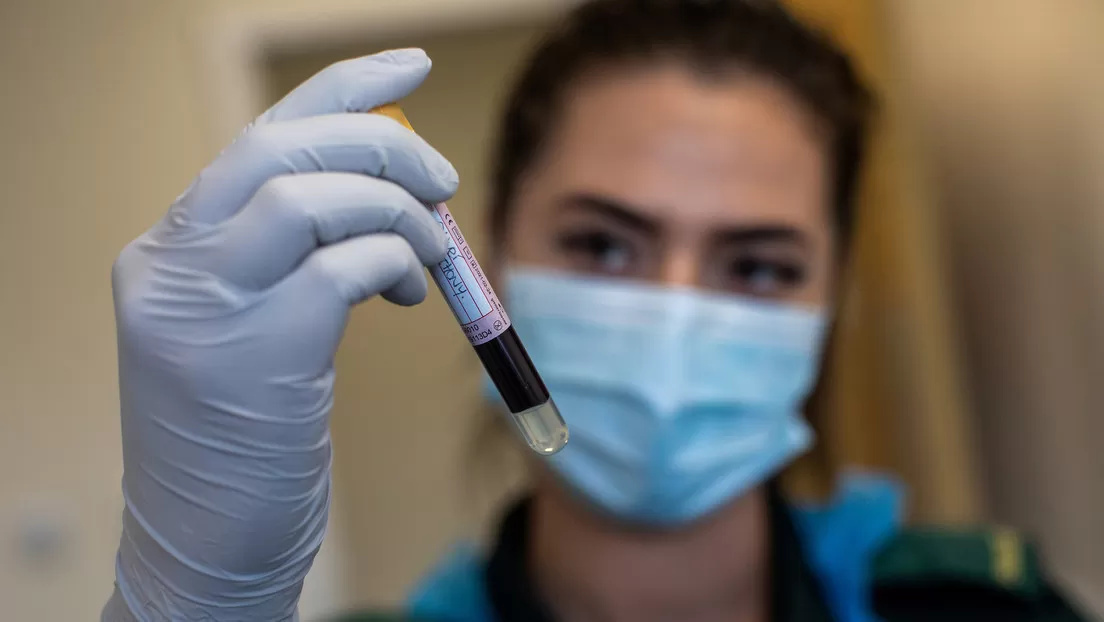Nuevo análisis de sangre detecta 5 tipos de cáncer antes que los métodos convencionales