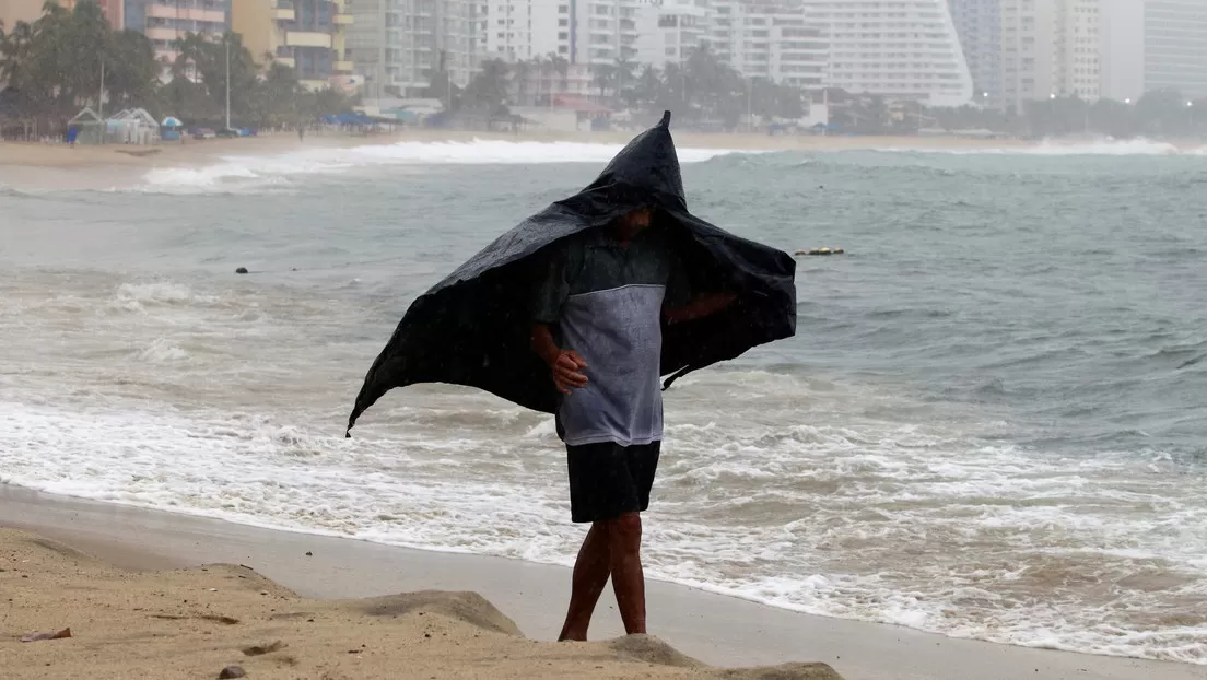 Se forma la tormenta tropical Cristina frente a la costa pacífica de México