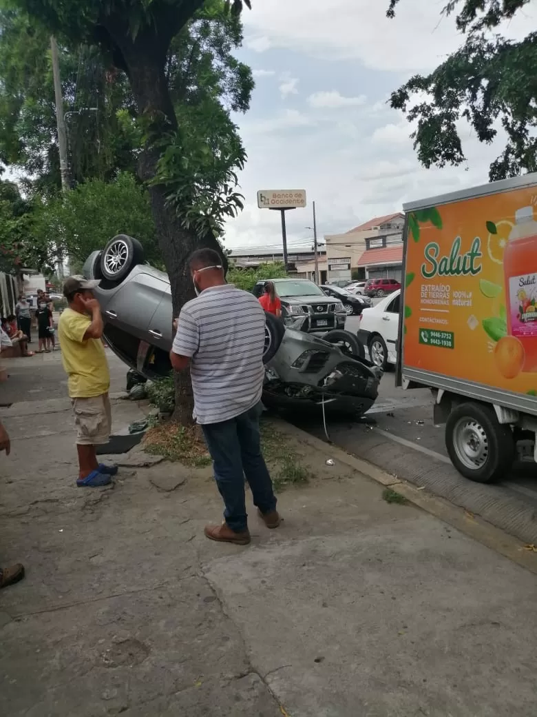 Varios heridos y daños materiales deja accidente de tránsito en San Pedro Sula