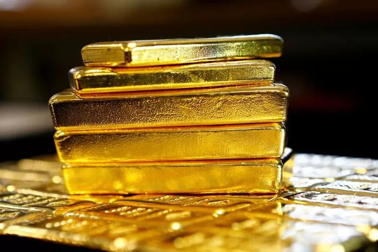 El oro alcanzó los 2.000 dólares por onza por primera vez en la historia