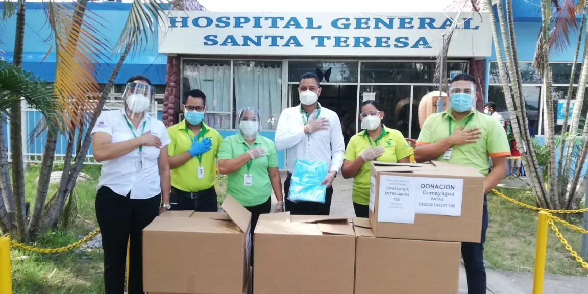 Supermercados La Colonia dona 500 batas  al Hospital Santa Teresa en Comayagua