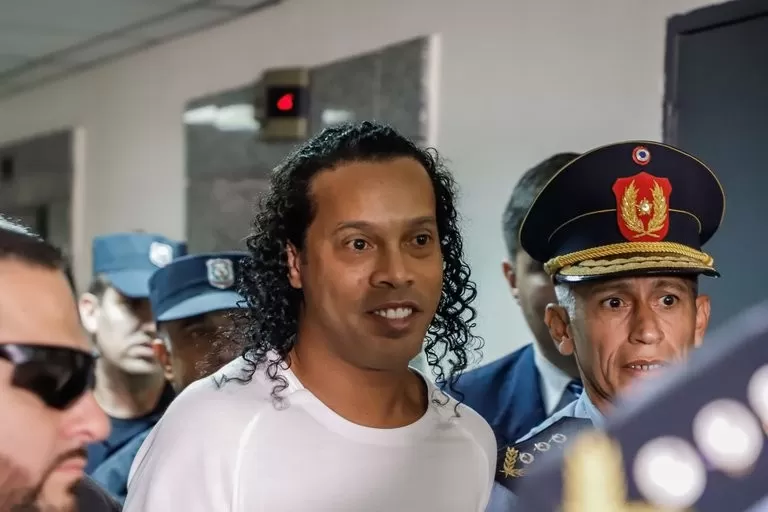 Tras más de cinco meses detenido, Ronaldinho fue liberado en Paraguay