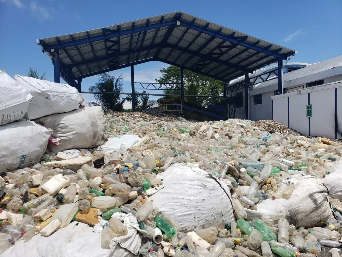 Guatemala unirá esfuerzos para solucionar el problema de la basura en playas de Honduras