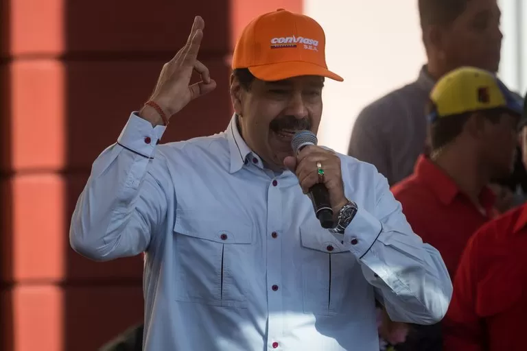 Nicolás Maduro anunció una amplia reapertura comercial que incluye playas, clubes y hoteles