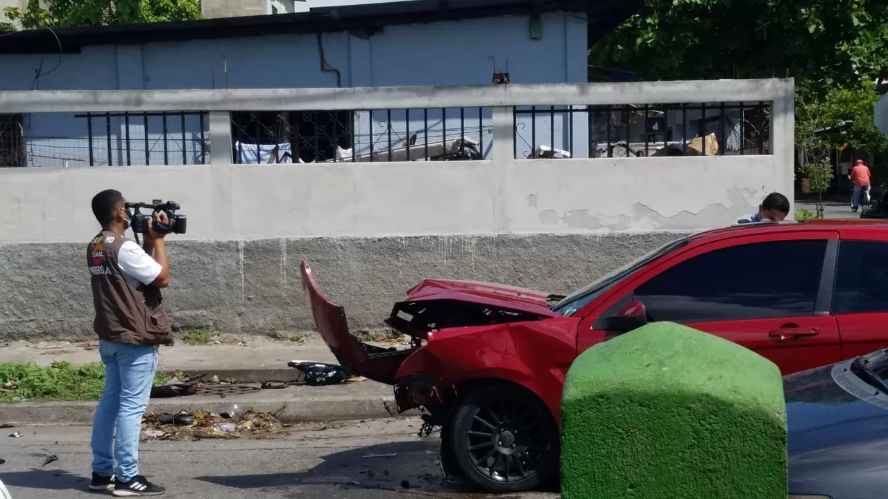 Perdidas materiales deja accidente vehicular en el barrio Cabañas de San Pedro Sula