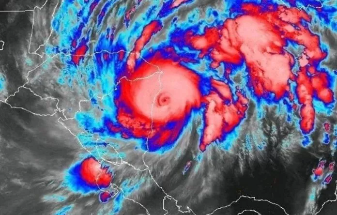 Eta toca tierra en el Caribe norte de Nicaragua como huracán de categoría 4