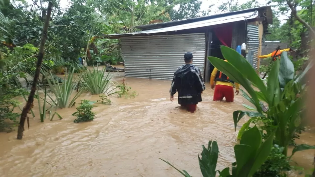 Se desborda río Tocoa en Colón y deja varias zonas inundadas