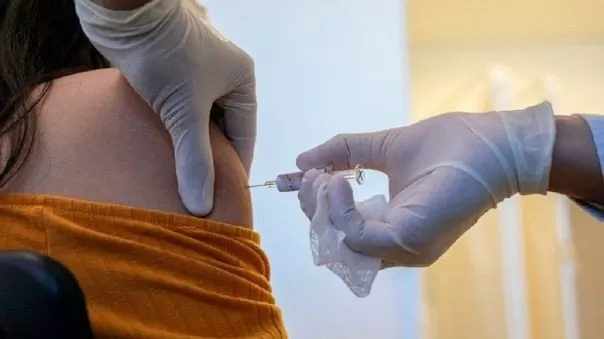 Arabia Saudita empieza a vacunar a la población contra la COVID-19
