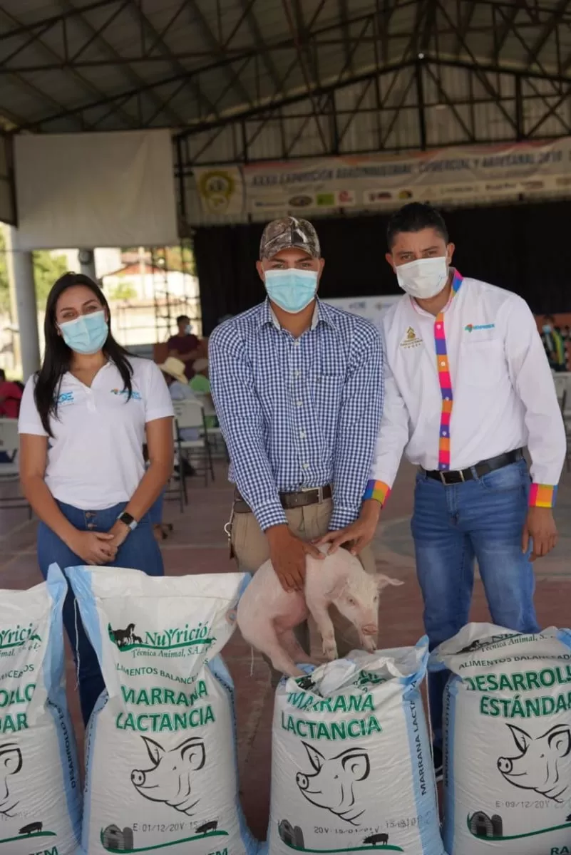 Entregan capital semilla a productores de especies menores de La Región Valles de Comayagua