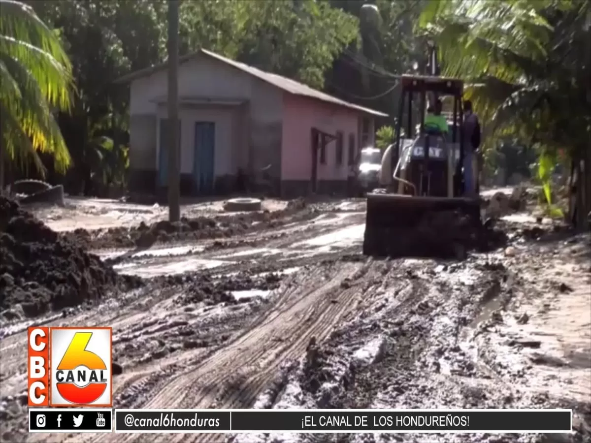 Habilitan carreteras destruidas en el Sector de Baracoa